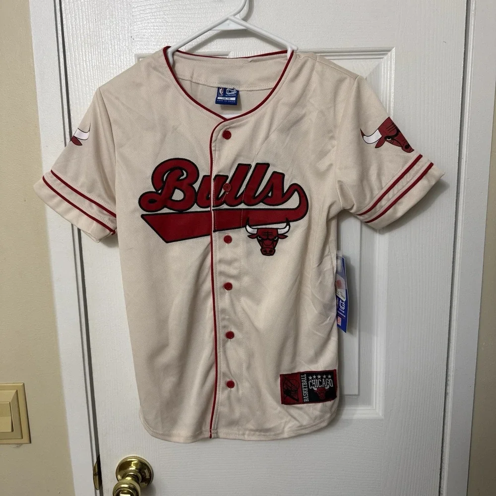NWT Chicago Bulls Baseball Jersey Tan Red Youth Size 14-16 NBA Basketball